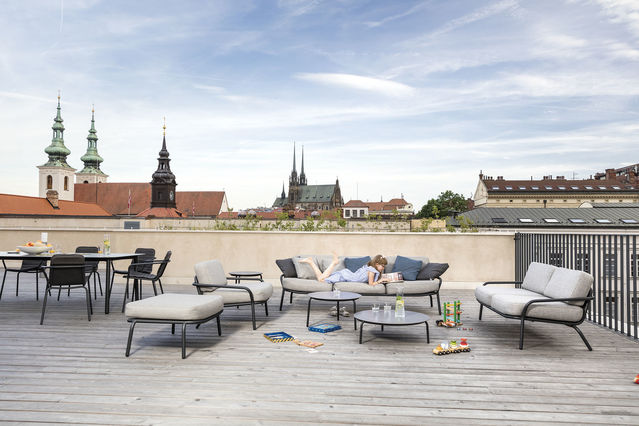 starling-konferencny-stolik