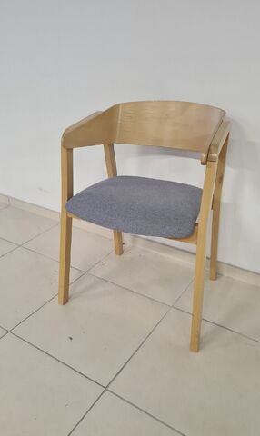 kreslo-s-calunenym-sedakom