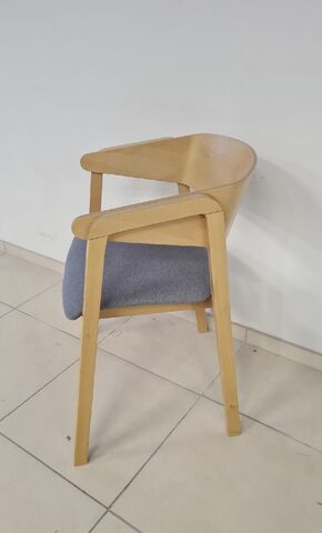 kreslo-s-calunenym-sedakom