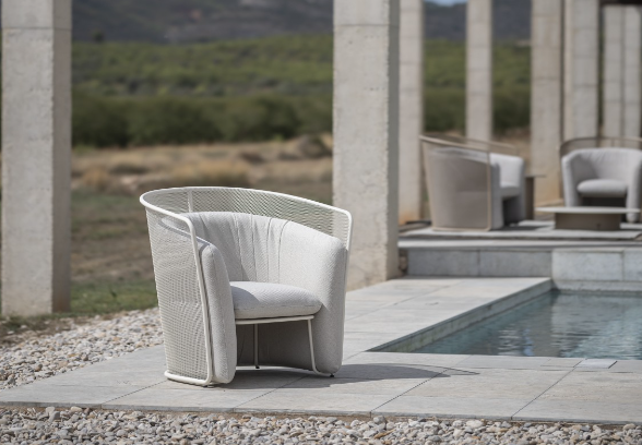 todus-slide-club-chair