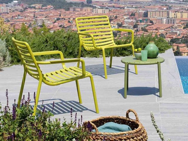 Doga Relax – dizajnové záhradné kreslo s lamelovým dizajnom a širokou ponukou farieb