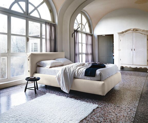 allan čalunená postel